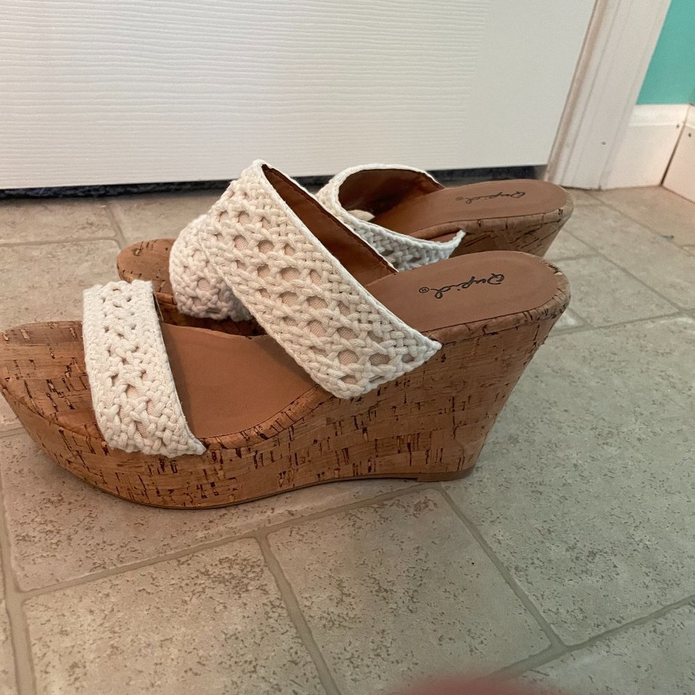 White Wedges